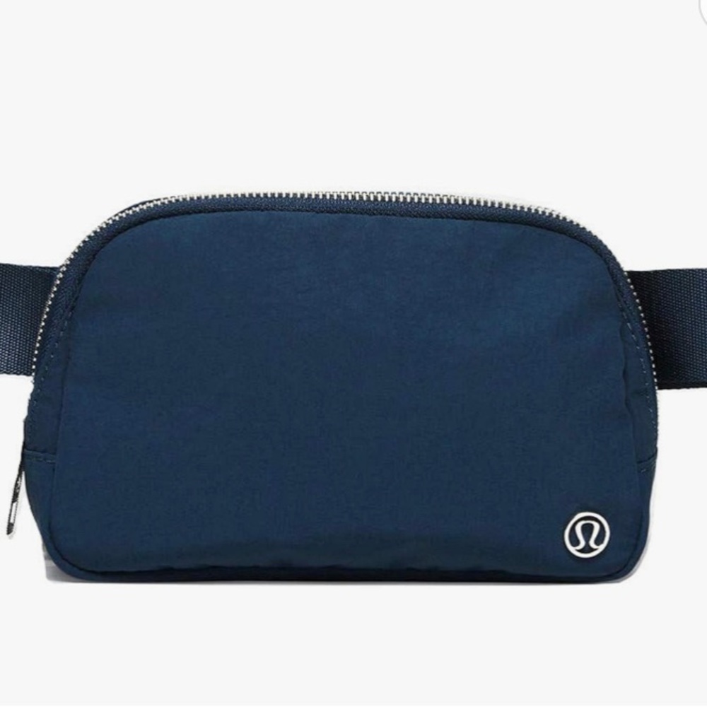 Lululemon everywhere belt bag
